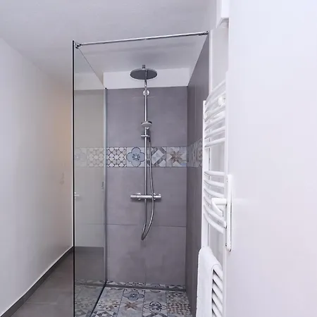 Apartment Avec Jardin Dans Rocaille