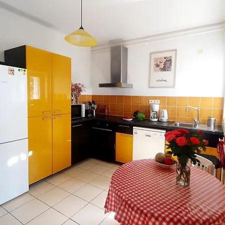 Apartment Avec Jardin Dans Rocaille Cassis