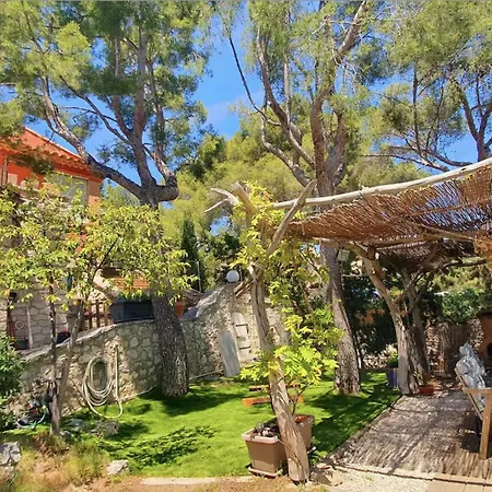 Avec Jardin Dans Rocaille Cassis